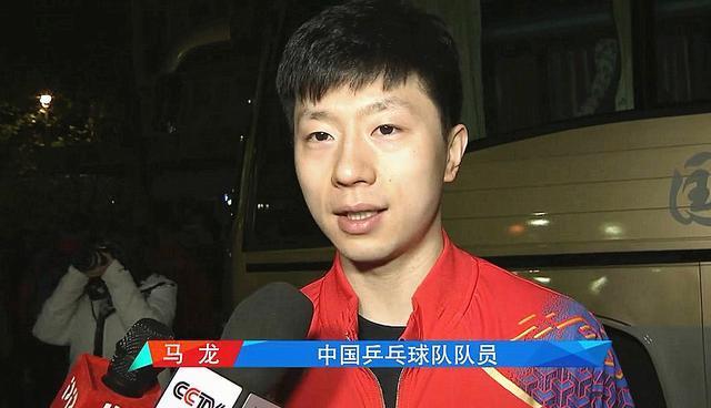 利物浦技术犯规送分，马龙主帅怒摔战术板！
